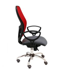 silla-giratoria-modelo-Q3-con-respaldo-malla-roja-y-asiento-tapizado-gris-base-cromada-La-Silla-de-Claudia