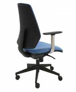 silla-giratoria-hexa-tapizada-en-azul-base-negra-grande-con-brazos
